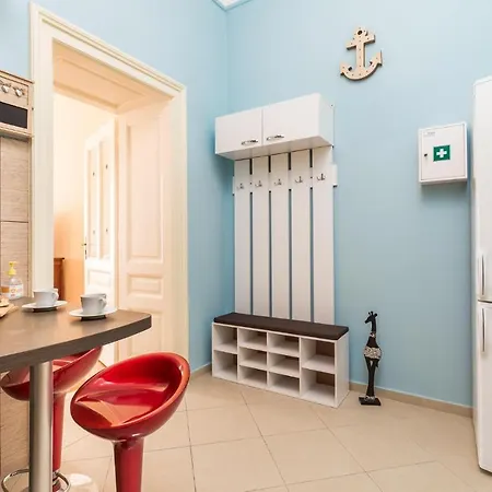 Beautiful In With 1 Bedrooms And Wifi Apartment *
